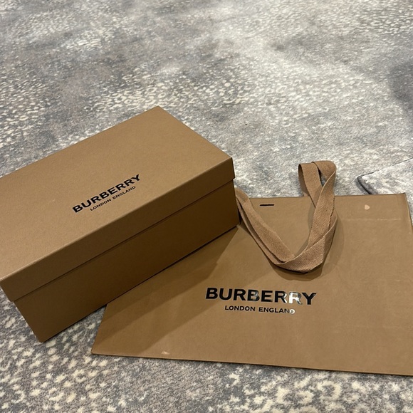 BURBERRY LONDON BIG SHOE BOX AND SHOPPING BAG - Picture 9 of 9